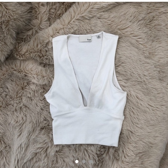 Aritzia Tops - Wilfred free crop top